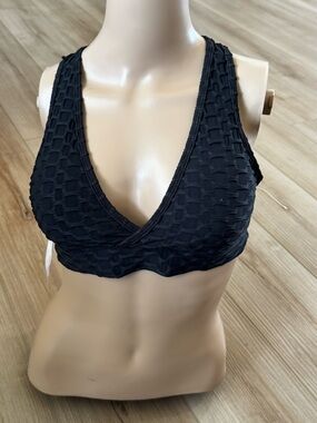 XJ Boost Black Textured Sports Bra Crisscross Back Pads NWT S/M